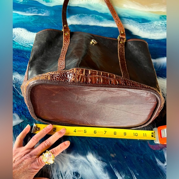 BUY or BUNDLE! Brahmin blk br trim 2 strap removable zip envelope center key fob - Picture 8 of 15